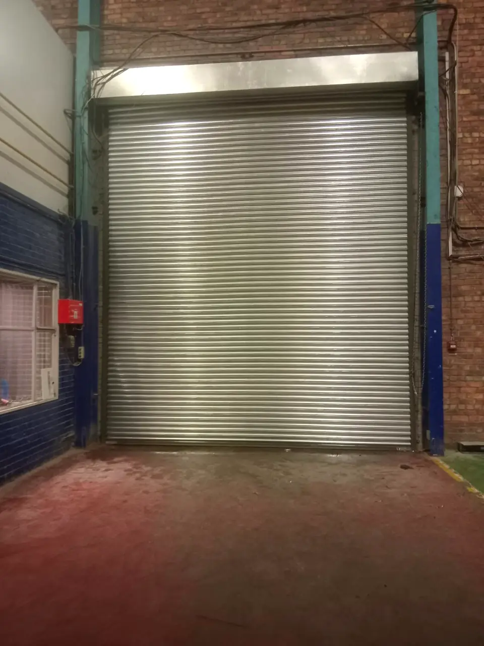 Galvanised roller shutter on an internal loading entrance